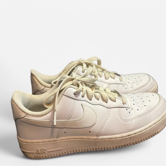 Women’s Nike All White Air Force 1 07’ sneakers - Picture 2 of 9